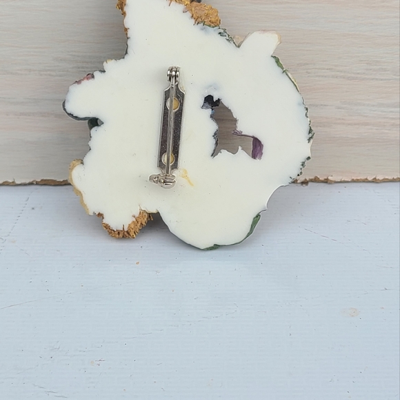 Boyd's Bears & Friends BEARWEAR Collection Pin Brooch Watering Can Iris - Picture 3 of 3